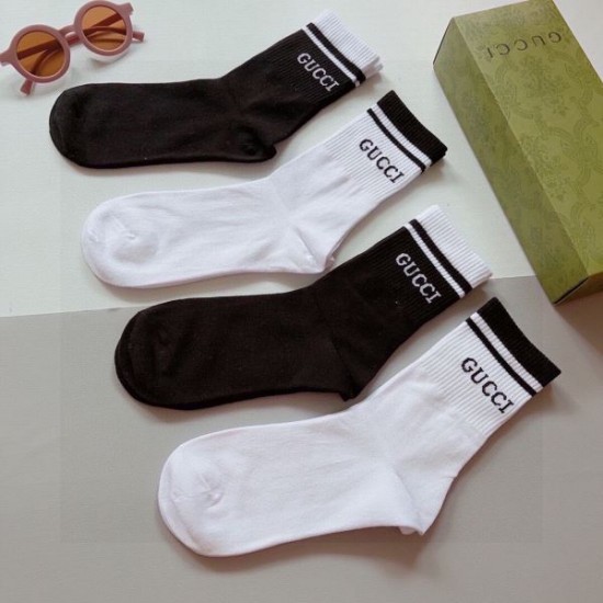 2024SS 靴下 GUCCI グッチ 春先や夏にぴったりの新作 2024SS 靴下 GUCCI グッチ 春先や夏にぴったりの新作