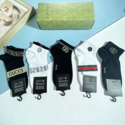 2024SS 靴下 GUCCI グッチ 春らしいきれい色のように