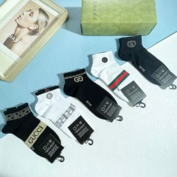 2024SS 靴下 GUCCI グッチ 春らしいきれい色のように