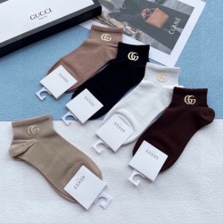 2024SS 靴下 GUCCI グッチ 上品カジュアルな雰囲気に