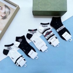 2024SS 靴下 GUCCI グッチ 今夏のお気に入りスタイル