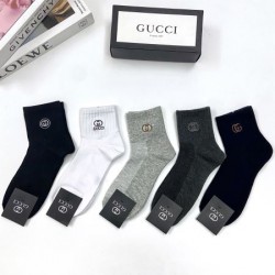 2024SS 靴下 GUCCI グッチ きれいめな印象で着こなし