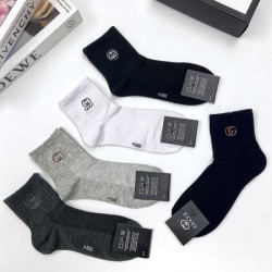 2024SS 靴下 GUCCI グッチ きれいめな印象で着こなし