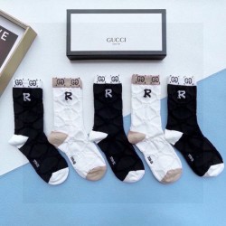 2024SS 靴下 GUCCI グッチ 引き続き注目のスタイル