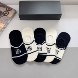 2024SS 靴下 GIVENCHY ジバンシィ 雑誌も街も人気アイテム