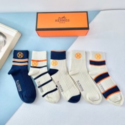 2024SS 靴下 HERMES エルメス おしゃれ上級者の印象がある