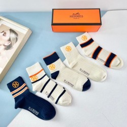 2024SS 靴下 HERMES エルメス おしゃれ上級者の印象がある