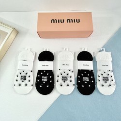 2024SS 靴下 MIU MIU ミュウミュウ モダンスタイル