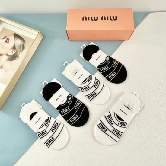 2024SS 靴下 MIU MIU ミュウミュウ 春夏の定番新品