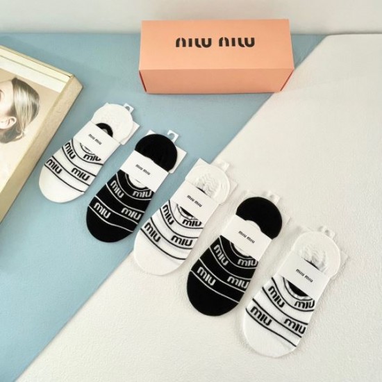 2024SS 靴下 MIU MIU ミュウミュウ 春夏の定番新品