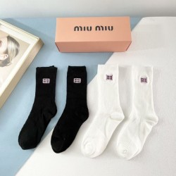 2024SS 靴下 MIU MIU ミュウミュウ 最新で一目惚れ