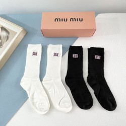 2024SS 靴下 MIU MIU ミュウミュウ 最新で一目惚れ