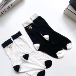 2024SS 靴下 PRADA プラダ キレイめな印象を与えてくれ
