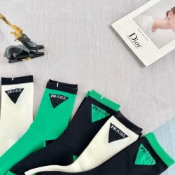 2024SS 靴下 PRADA プラダ 主役になる個性的なアイテム