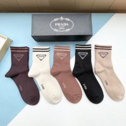 2024SS 靴下 PRADA プラダ 最新のトレンドを感じされる