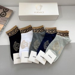 2024SS 靴下 VERSACE ヴェルサーチェ 大人カジュアルな