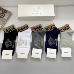 2024SS 靴下 VERSACE ヴェルサーチェ 大人カジュアルな