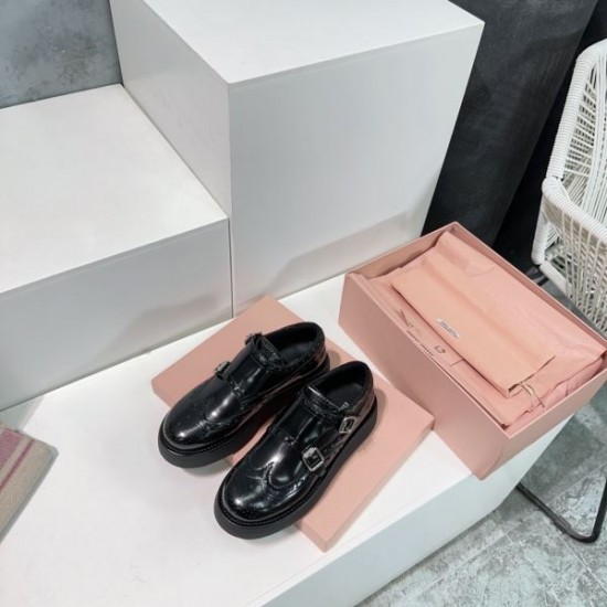 2024SS 夏に大活躍 MIU MIU ミュウミュウ レディース用 カジュアルシューズ 2024SS 夏に大活躍 MIU MIU ミュウミュウ レディース用 カジュアルシューズ