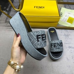 2024SS 春夏新作奇跡の再入荷 FENDI フェンデイ レディースサンダル