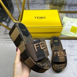 2024SS 新作夏の優秀アイテム FENDI フェンデイ レディースサンダル