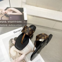 2024SS 話題が沸騰中 LOUIS VUITTON ルイヴィトン レディースサンダル