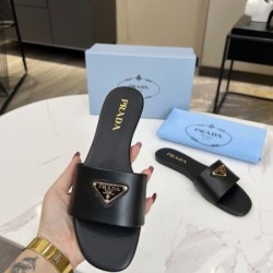2024SS オシャレに見せられます PRADA プラダ レディースサンダル