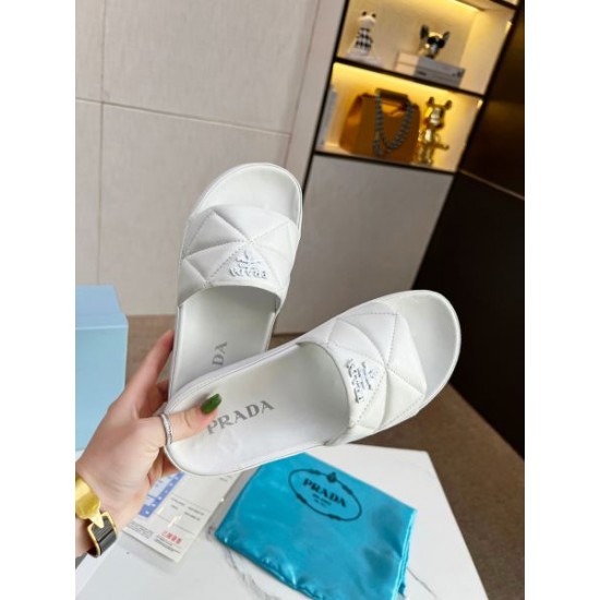 2024SS 個性的な印象に仕上がり PRADA プラダ レディースサンダル 2024SS 個性的な印象に仕上がり PRADA プラダ レディースサンダル