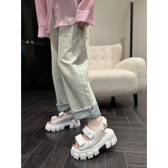 2024SS カジュアルさが強すぎる PRADA プラダ レディースサンダル 2024SS カジュアルさが強すぎる PRADA プラダ レディースサンダル