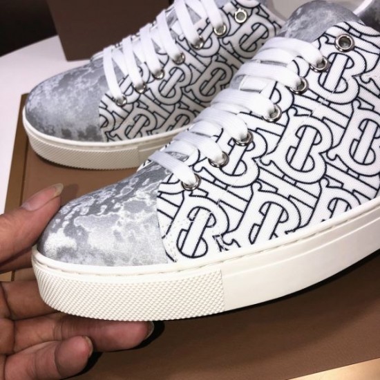 BURBERRY バーバリー セレブ愛用上品 2024SS メンズ用 カジュアルシューズ BURBERRY バーバリー セレブ愛用上品 2024SS メンズ用 カジュアルシューズ