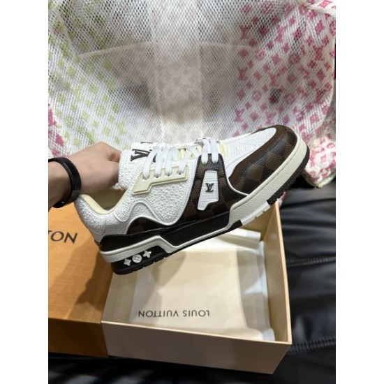 LOUIS VUITTON ルイヴィトン セール価格 2024SS メンズ用 カジュアルシューズ LOUIS VUITTON ルイヴィトン セール価格 2024SS メンズ用 カジュアルシューズ