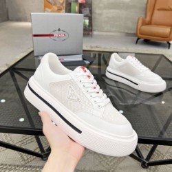 PRADA プラダ 注目されている新品 2024SS メンズ用 カジュアルシューズ
