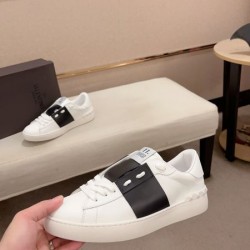 VALENTINO ヴァレンティノ 最新作入荷 2024SS メンズ用 カジュアルシューズ