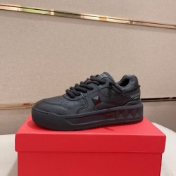 VALENTINO ヴァレンティノ 最前線新作 2024SS メンズ用 カジュアルシューズ