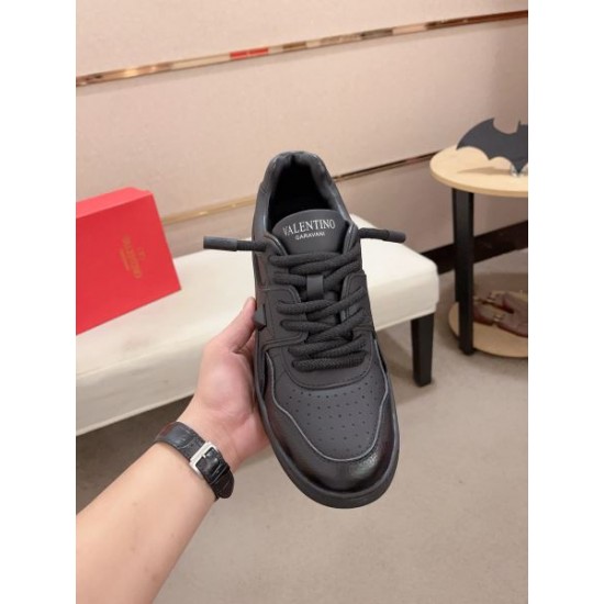 VALENTINO ヴァレンティノ 最前線新作 2024SS メンズ用 カジュアルシューズ VALENTINO ヴァレンティノ 最前線新作 2024SS メンズ用 カジュアルシューズ