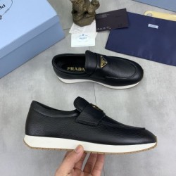 PRADA プラダ 春夏は継続系のトレンド 2024SS メンズ用 スニーカー