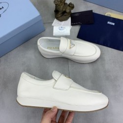 PRADA プラダ 春夏は継続系のトレンド 2024SS メンズ用 スニーカー