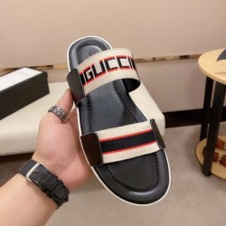 GUCCI グッチ レトロ感のあるデザイン 2024SS メンズ用 サンダル