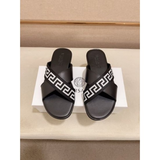 VERSACE ヴェルサーチェ 顧客セール大特価 2024SS メンズ用 サンダル VERSACE ヴェルサーチェ 顧客セール大特価 2024SS メンズ用 サンダル