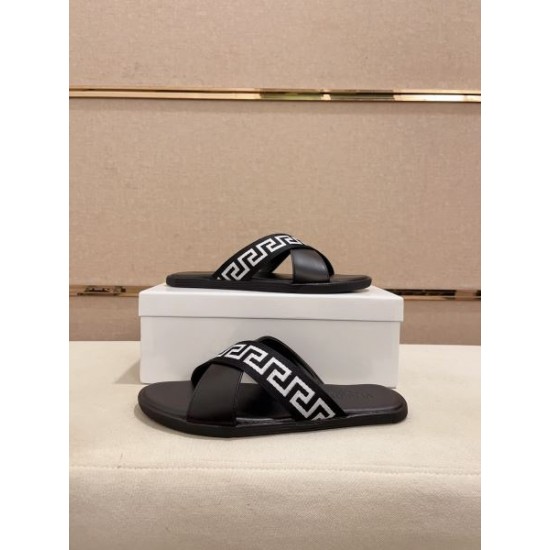 VERSACE ヴェルサーチェ 顧客セール大特価 2024SS メンズ用 サンダル VERSACE ヴェルサーチェ 顧客セール大特価 2024SS メンズ用 サンダル