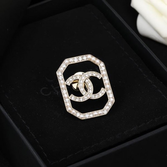 2024SS CHANEL シャネル ブローチ 日本でも大人気のモデル