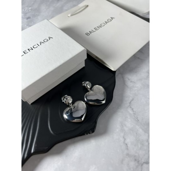 2024SS BALENCIAGA バレンシアガ イヤリング この春夏注目すべき 2024SS BALENCIAGA バレンシアガ イヤリング この春夏注目すべき