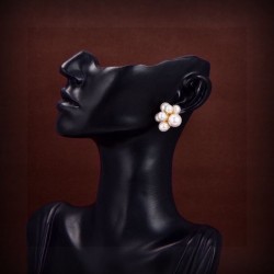 2024SS CELINE セリーヌ イヤリング 雑誌も街も人気アイテム