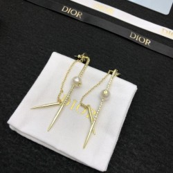 2024SS DIOR ディオール イヤリング リラックスした雰囲気に