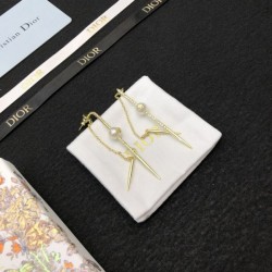 2024SS DIOR ディオール イヤリング リラックスした雰囲気に