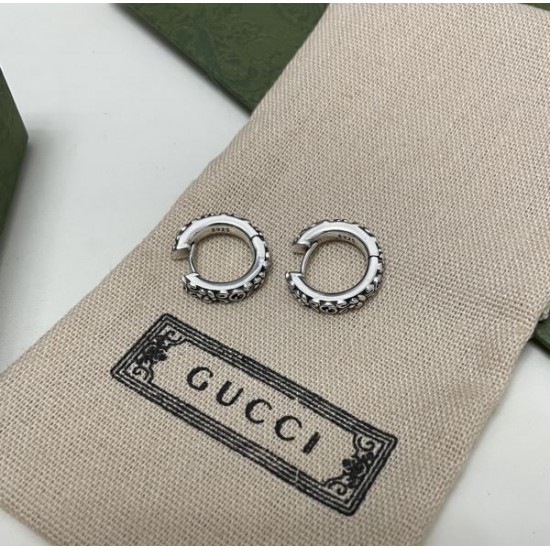 2024SS GUCCI グッチ イヤリング トップスからチラ見える安心