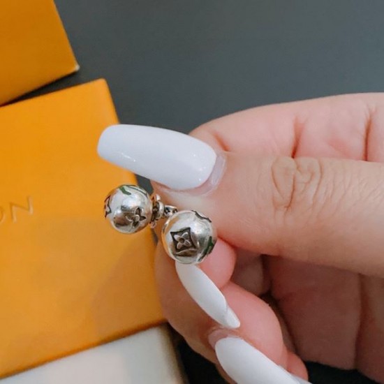 2024SS LOUIS VUITTON ルイヴィトン イヤリング 大好評アイテム