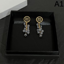 2024SS MIU MIU ミュウミュウ イヤリング 夏の大人カジュアル