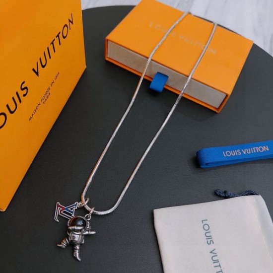 2024SS LOUIS VUITTON ルイヴィトン ネックレス トレンド感抜群 2024SS LOUIS VUITTON ルイヴィトン ネックレス トレンド感抜群