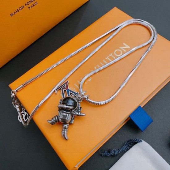 2024SS LOUIS VUITTON ルイヴィトン ネックレス トレンド感抜群 2024SS LOUIS VUITTON ルイヴィトン ネックレス トレンド感抜群