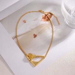 2024SS PRADA プラダ ネックレス おしゃれ上級者の印象がある